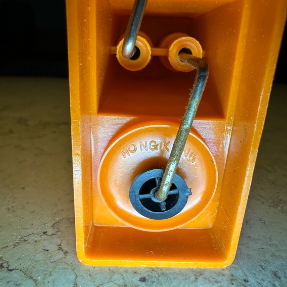 Vintage Salt and Pepper shakers - Picture 8 of 11